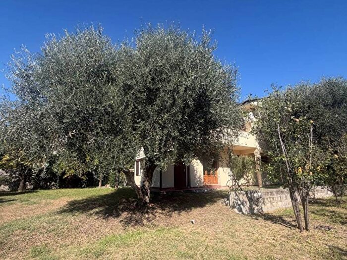 Casa con 6 locali in vendita in Bozzano Quiesa, Massarosa