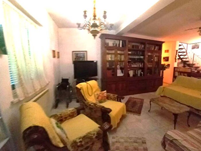 Casa con 6 locali in affitto in Perticata Bonascola Nazzano, Carrara