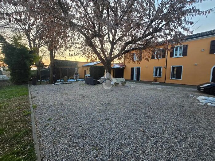 Casa con 9 locali in vendita in Via Ragone, Ravenna