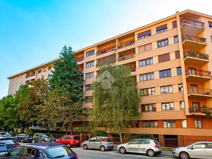 Appartamento con 5 locali in vendita in Via Stelvio, Torino