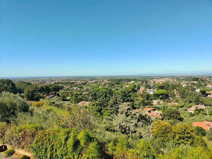 Casa con 9 locali in vendita in Via Penna Fredda, Albano Laziale