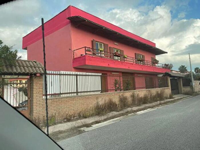 Casa quadrilocale in vendita in Mondragone