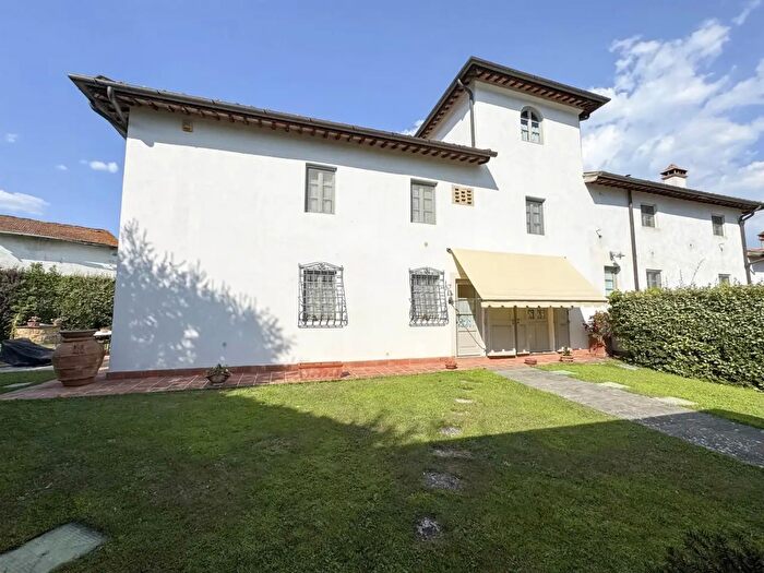 Casa con 10 locali in vendita in Barberino Tavarnelle