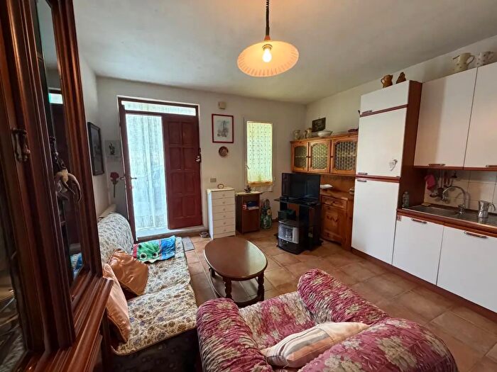Casa bilocale in vendita in Via Nave, Sarzana
