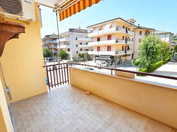 Appartamento trilocale in vendita in Via F Petrarca, Porto San Giorgio