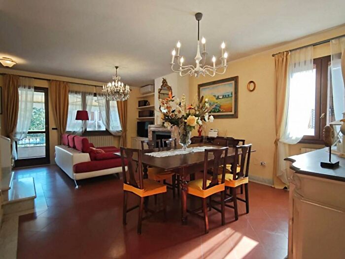 Casa con 5 locali in affitto in Caranna, Forte dei Marmi