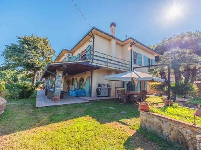 Casa con 6 locali in vendita in Via Valleregli, Fauglia