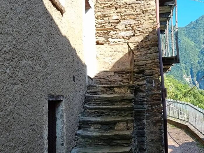 Casa con 5 locali in vendita in Via Sant'Antonio, Valvarrone