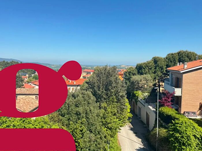 Appartamento con 5 locali in vendita in Via Bernini, Osimo