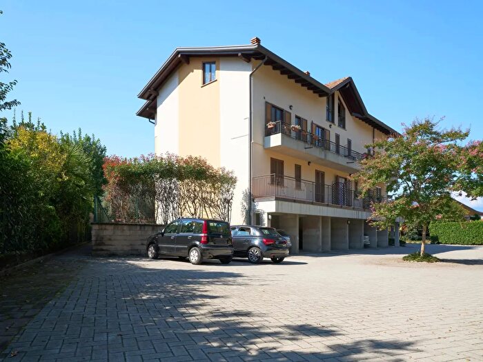 Appartamento con 7 locali in vendita in Via Molinetto, Laveno Mombello