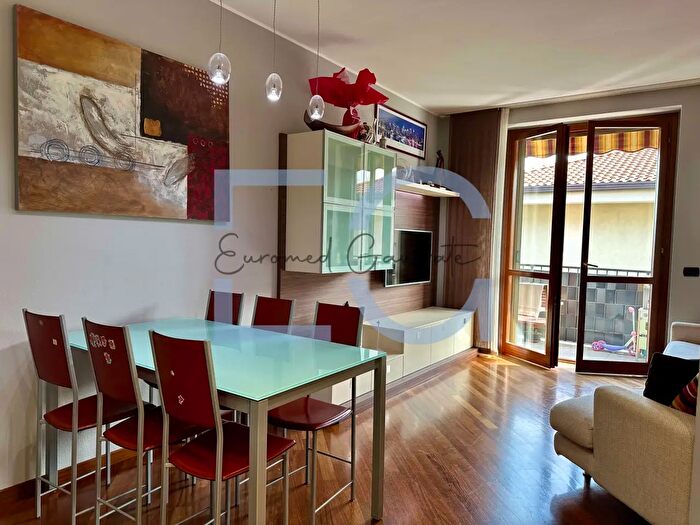 Appartamento trilocale in vendita in Via Giosuè Carducci, Besnate