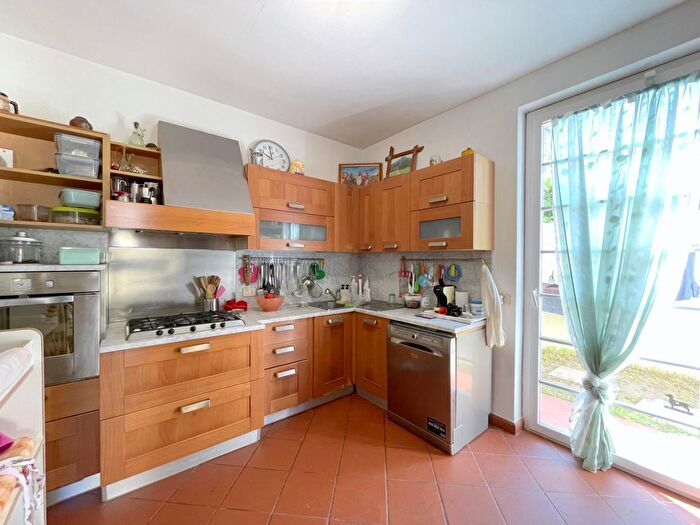 Appartamento con 5 locali in vendita in Viareggio