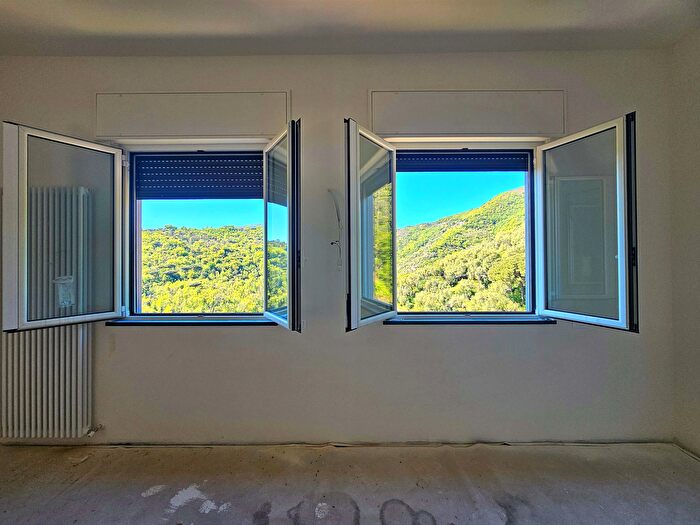 Appartamento trilocale in vendita in Via Passalacqua, Rapallo