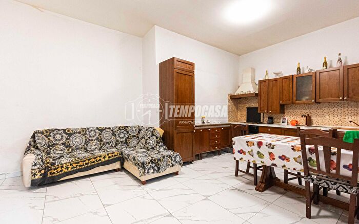 Appartamento quadrilocale in vendita in Piazza Tre Martiri, Merone