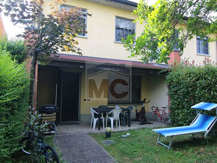Casa con 6 locali in vendita in Via Lamizzo Re, Correggio