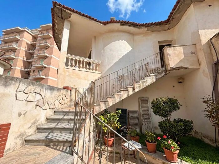 Casa con 6 locali in vendita in Castel Volturno