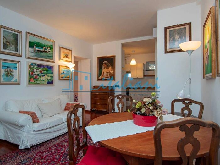 Appartamento trilocale in affitto in Piazza SantAmbrogio, Centro, Varazze