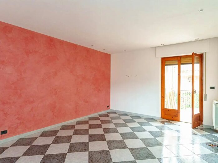 Appartamento con 5 locali in vendita in Via IV Novembre, Aci Catena