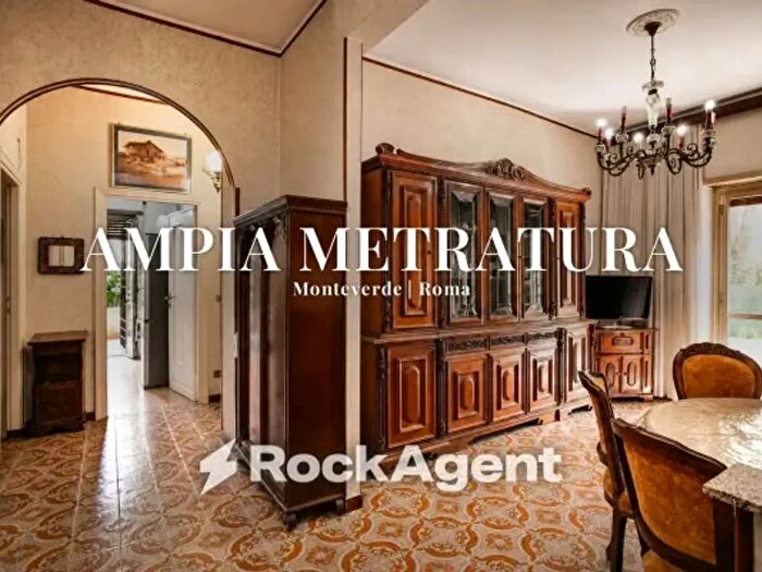 Appartamento quadrilocale in vendita in Via Pietro d'Assisi, Roma
