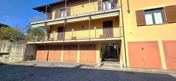 Appartamento quadrilocale in vendita in Via Garibaldi, Gemonio