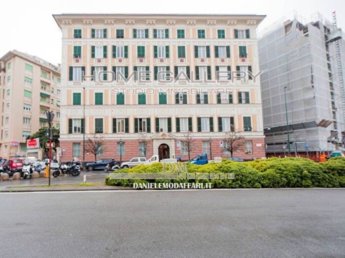 Appartamento quadrilocale in affitto in Piazza Galeazzo Alessi, Carignano, Genova