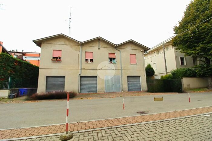 Casa con 6 locali in vendita in Via Corradini, Montechiarugolo