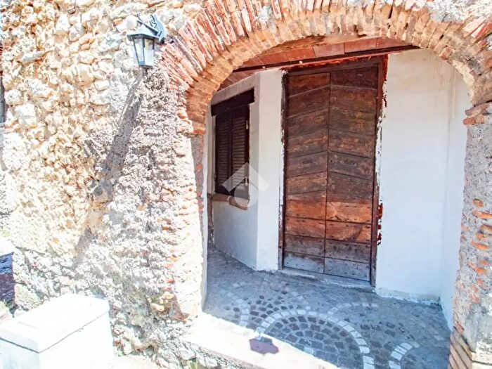 Casa quadrilocale in vendita in Via delle Prata, Longone Sabino
