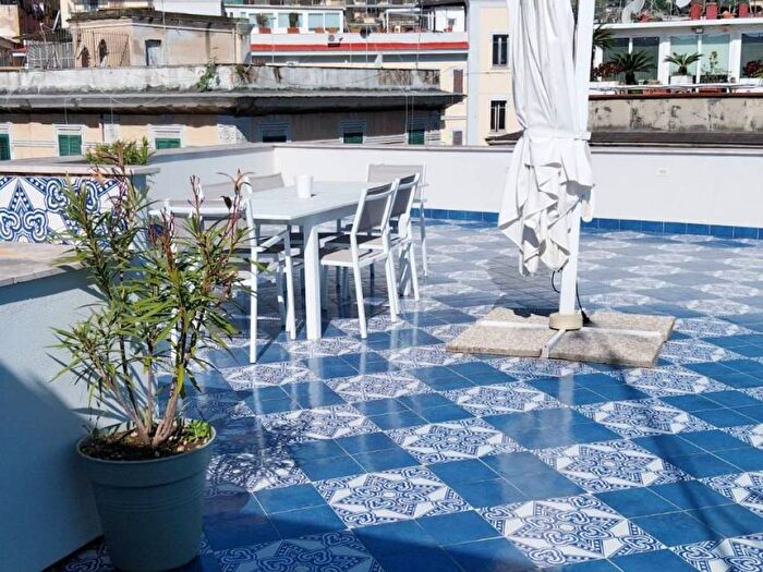 Appartamento quadrilocale in affitto in Via Leone Marsicano, Stella Materdei, Napoli