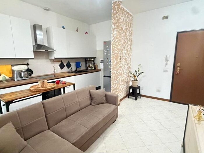 Appartamento trilocale in affitto in Via Molinello, Centro, Missaglia