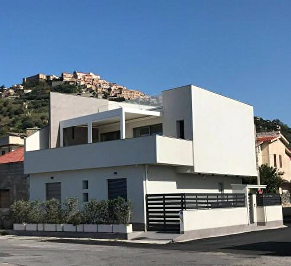 Casa con 5 locali in vendita in Corso Umberto I, Nicotera