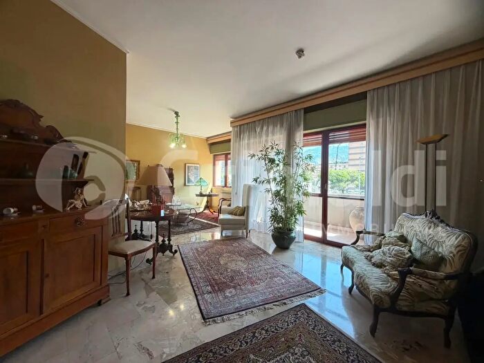 Appartamento con 5 locali in vendita in Viale Regione Siciliana, Palermo