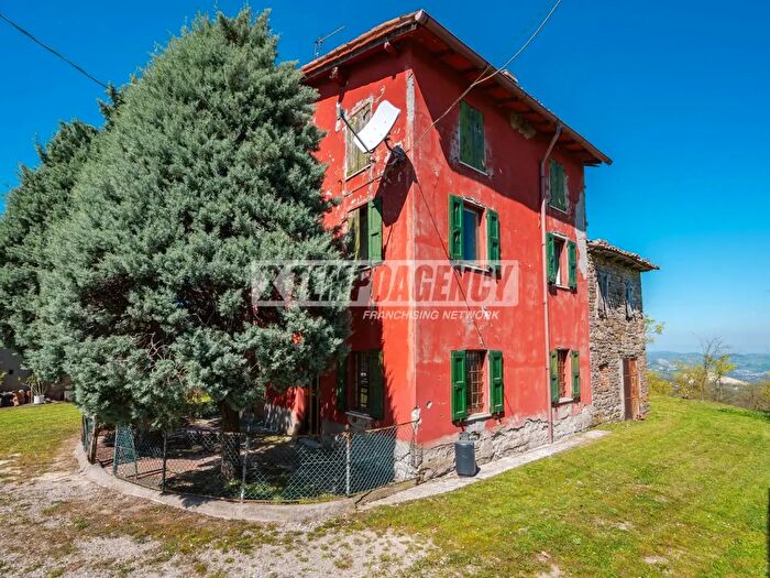 Casa quadrilocale in vendita in Via Poggiolrosso ° Tronco, Prignano Sulla Secchia