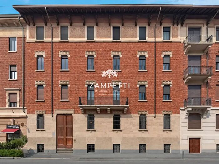 Appartamento con 5 locali in vendita in Via Filippo Carcano, Milano