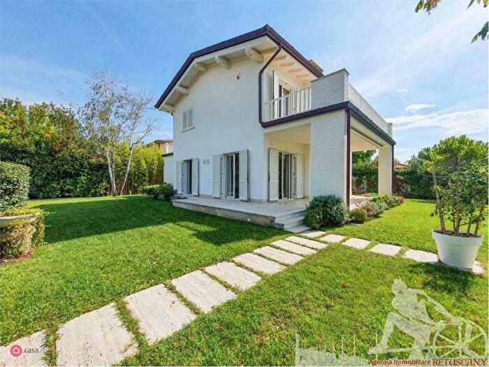 Casa con 6 locali in affitto in Centro, Forte dei Marmi