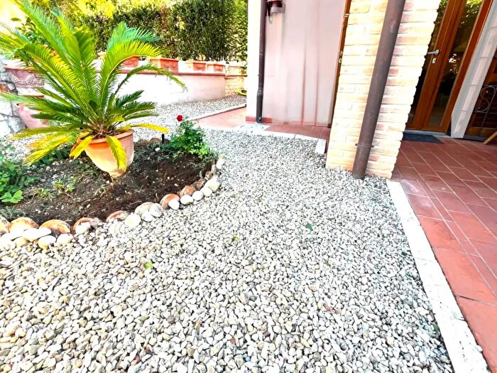 Casa quadrilocale in vendita in Lastra A Signa