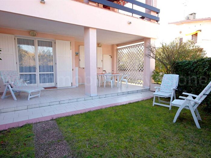 Appartamento trilocale in affitto in Via Vicina, Entroterra, Desenzano del Garda
