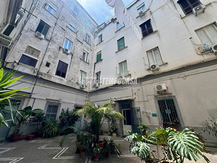 Appartamento trilocale in vendita in Via Giuseppe Ricciardi, Napoli