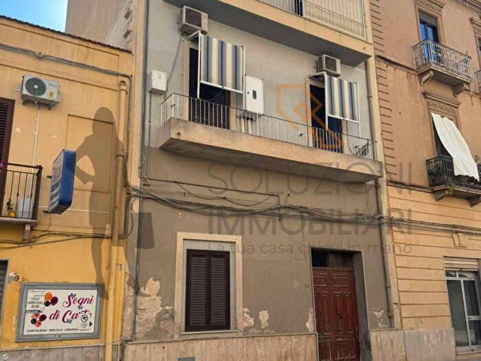 Appartamento con 6 locali in affitto in Via Nino Bixio, Centro, Trapani