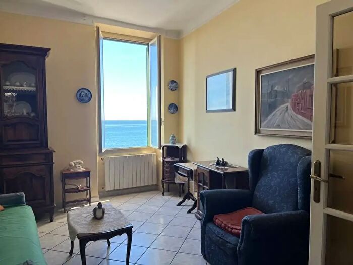 Appartamento trilocale in vendita in Via Cristoforo Colombo, Imperia