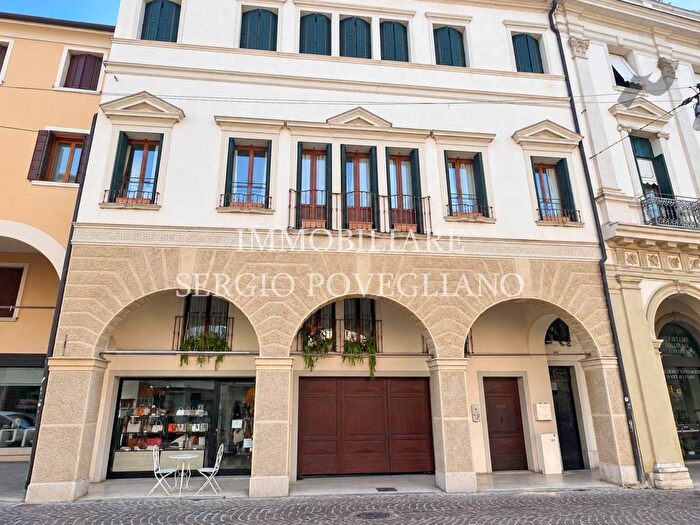 Appartamento con 6 locali in affitto in Piazza del Grano Burchiellati, Treviso