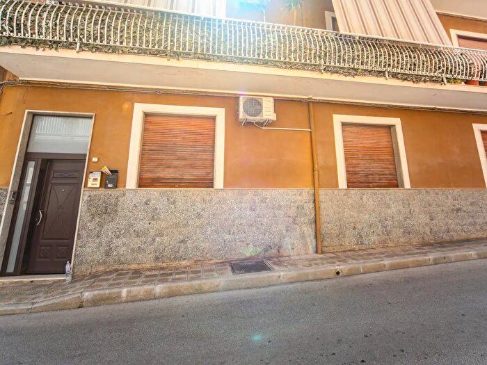 Appartamento con 5 locali in vendita in Via P Motta, Priolo Gargallo
