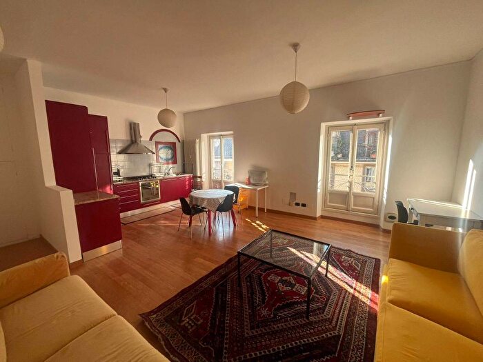 Appartamento trilocale in affitto in Via San Gregorio, Centrale, Milano