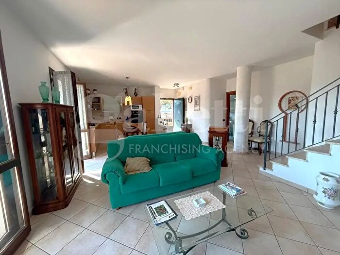 Appartamento con 6 locali in vendita in Gavorrano