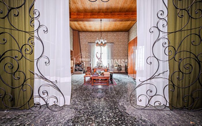 Appartamento con 5 locali in vendita in Via Libertà, Medicina