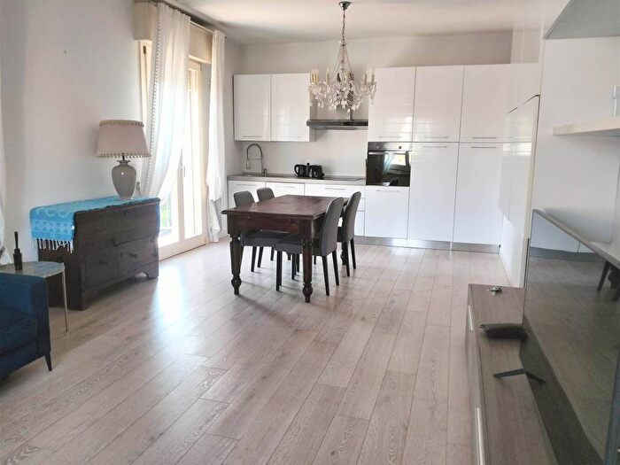 Appartamento trilocale in affitto in Desenzano Centro, Desenzano del Garda
