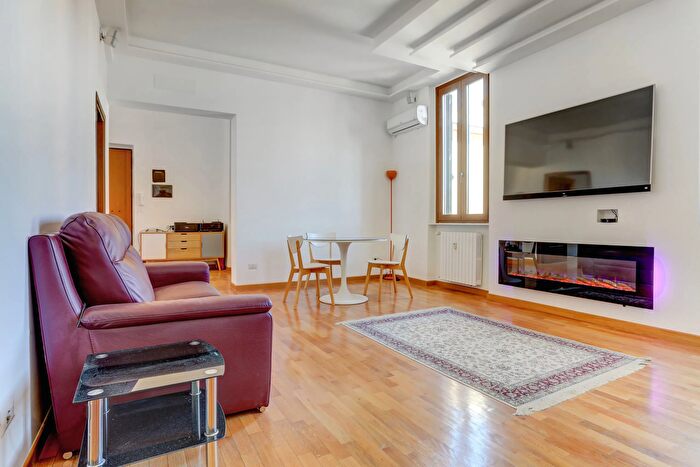 Appartamento trilocale in vendita in Via di San Giovanni in Laterano, Roma