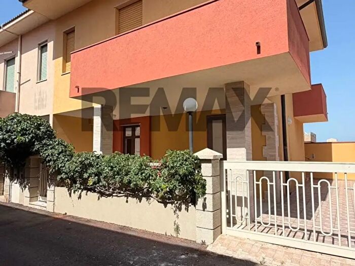 Casa con 5 locali in vendita in Via dell'Iris Sn, Ispica