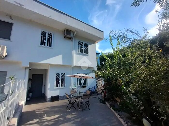 Casa quadrilocale in vendita in Via Alcide De Gasperi, Castrolibero