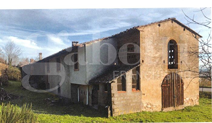 Casa con 9 locali in vendita in Buti