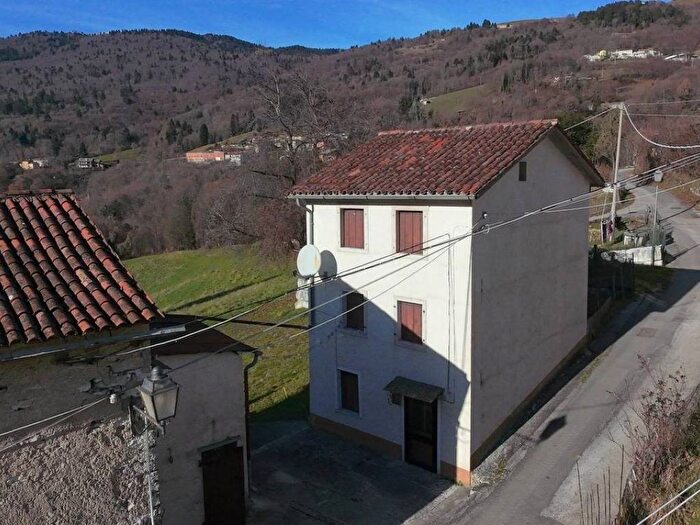 Casa quadrilocale in affitto in Contrà Ronchi, Lusiana Conco